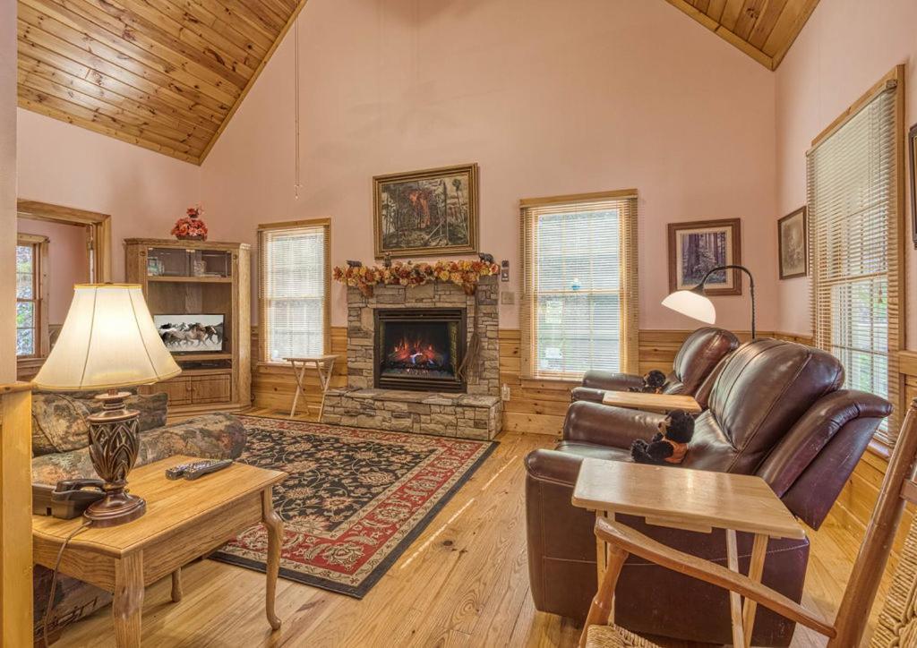 Hemlock Hollow, Pool Access, 1089 Free Tickets Each Paid Day, Dollywood And More Sevierville Exterior photo